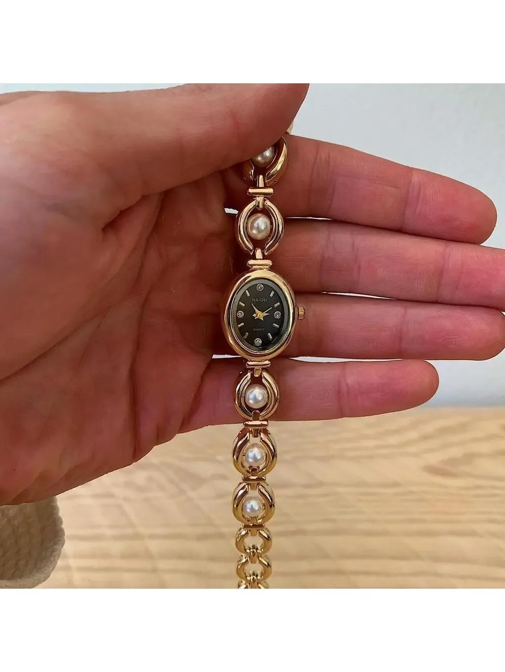 Luxury Y2K style Gold round stainless steel quartz pearl stone charm watch